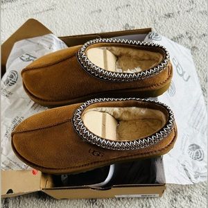 Ugg Women Tasman Chestnut in color. New with box. Never worn.